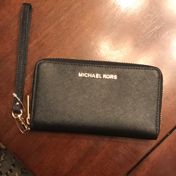 Michael Kors Wristlet - Picture 2 of 6